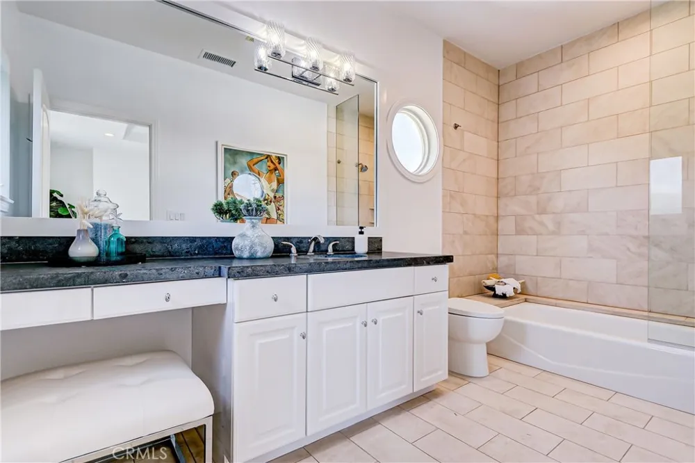 819 11th Manhattan Beach, CA 90266