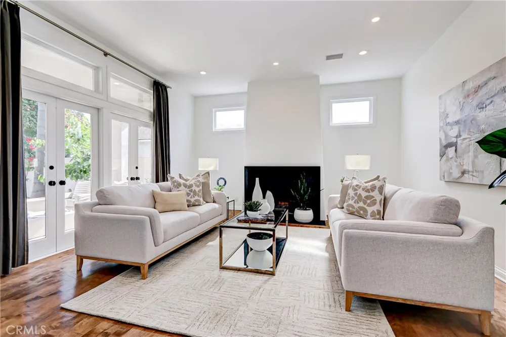 819 11th Manhattan Beach, CA 90266