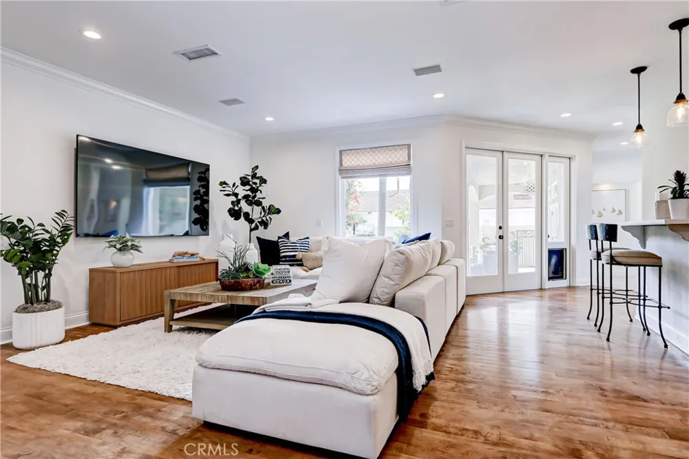 819 11th Manhattan Beach, CA 90266