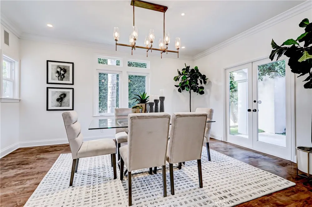 819 11th Manhattan Beach, CA 90266