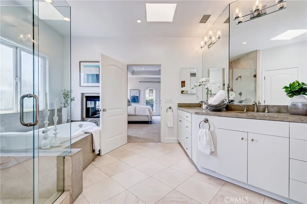 819 11th Manhattan Beach, CA 90266