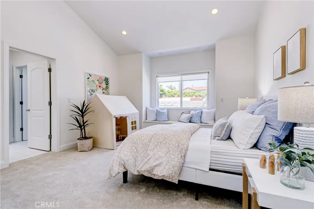 819 11th Manhattan Beach, CA 90266