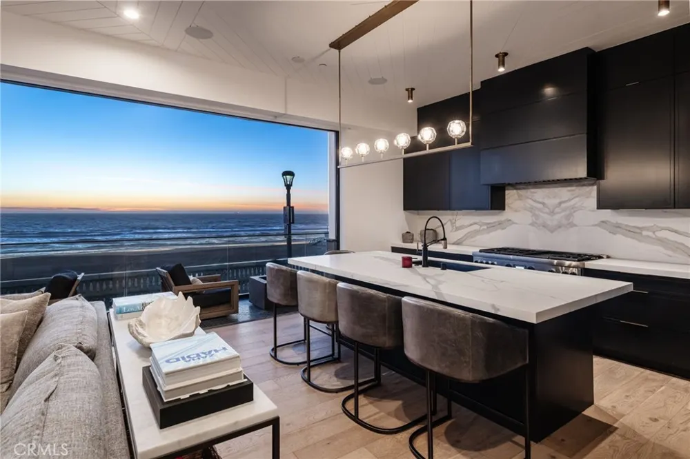 2200 The Strand #A Manhattan Beach, CA 90266