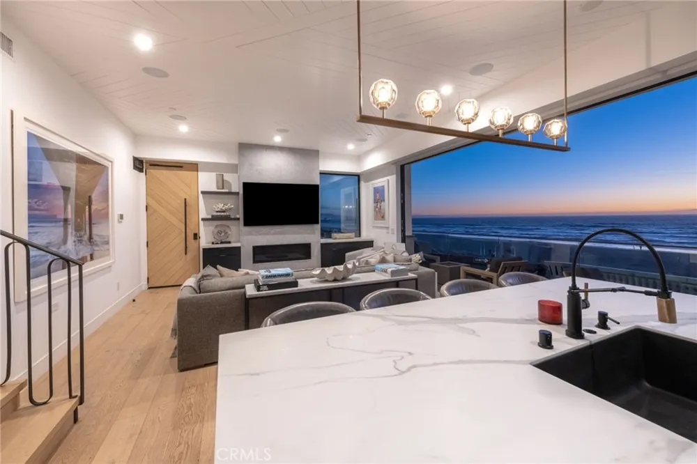 2200 The Strand #A Manhattan Beach, CA 90266