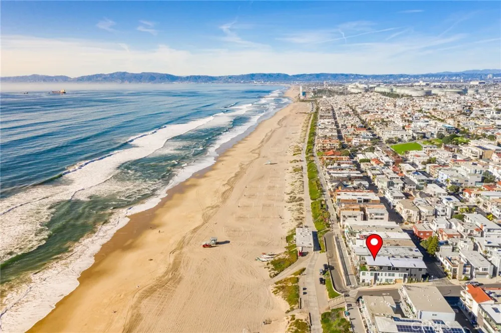 2200 The Strand #A Manhattan Beach, CA 90266