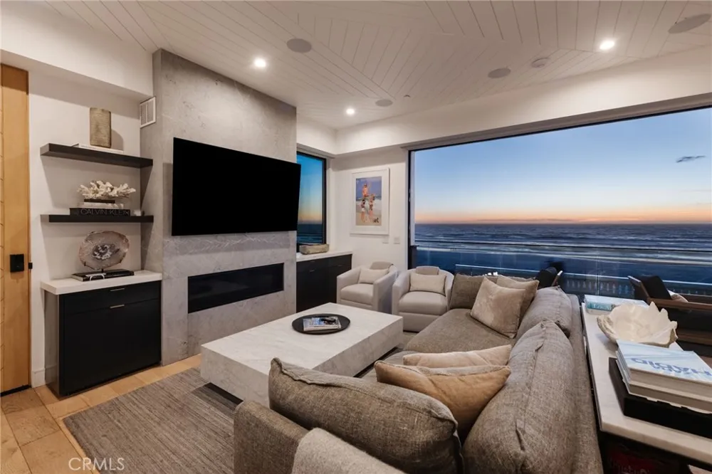 2200 The Strand #A Manhattan Beach, CA 90266