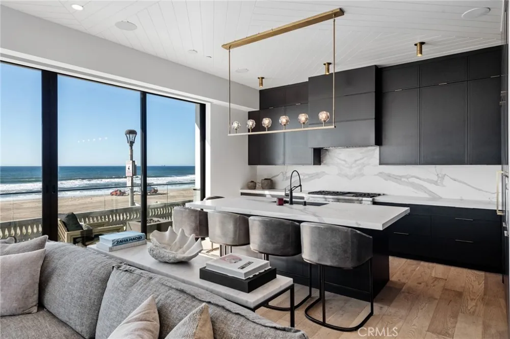 2200 The Strand #A Manhattan Beach, CA 90266