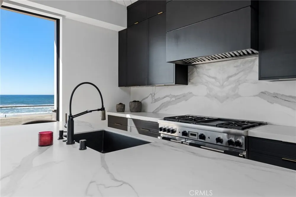 2200 The Strand #A Manhattan Beach, CA 90266