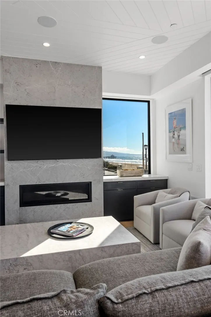 2200 The Strand #A Manhattan Beach, CA 90266