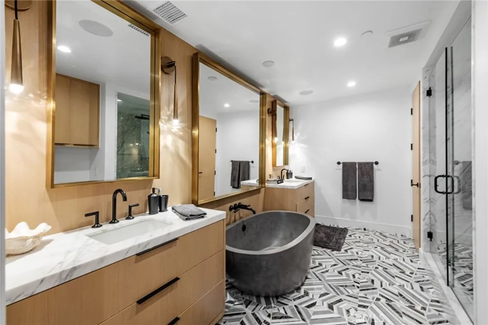 2200 The Strand #A Manhattan Beach, CA 90266