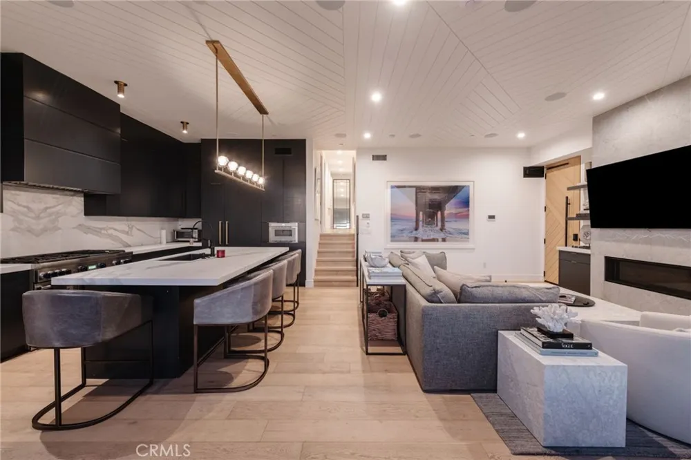 2200 The Strand #A Manhattan Beach, CA 90266