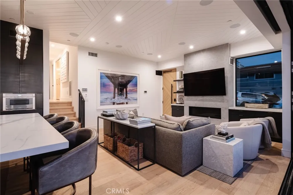 2200 The Strand #A Manhattan Beach, CA 90266