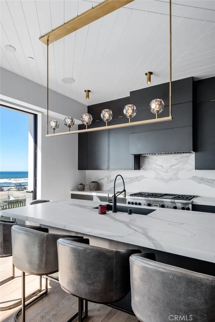 2200 The Strand #A Manhattan Beach, CA 90266