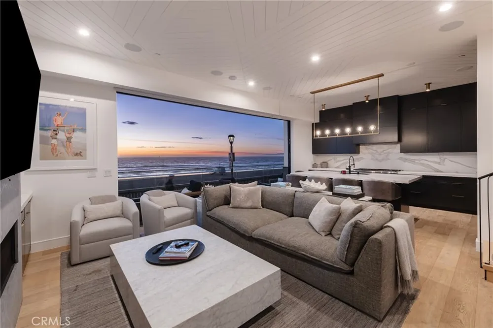 2200 The Strand #A Manhattan Beach, CA 90266