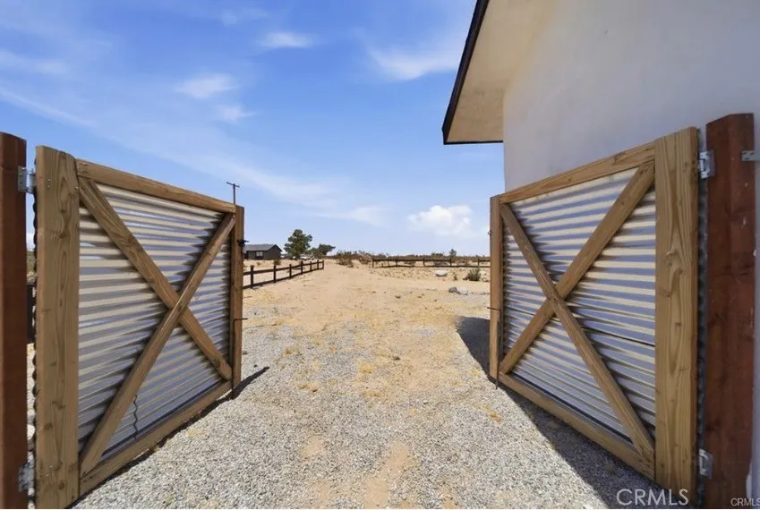 62761 La Crescenta Joshua Tree, CA 92252