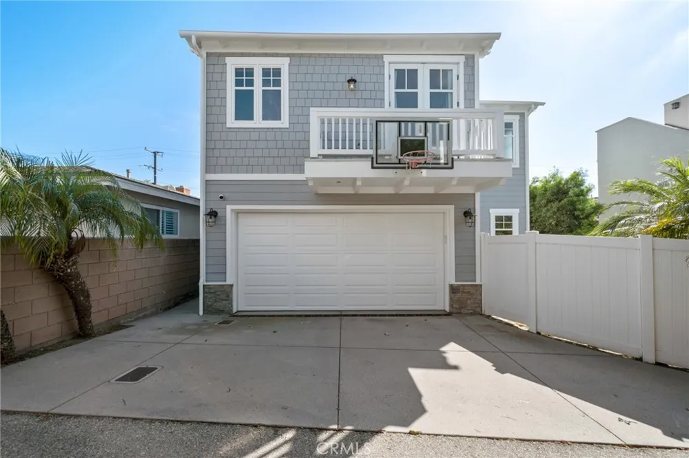 711 30th Hermosa Beach, CA 90254