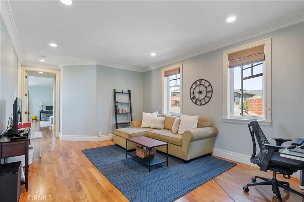 711 30th Hermosa Beach, CA 90254