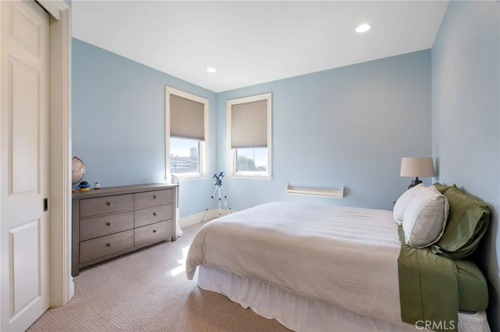 711 30th Hermosa Beach, CA 90254
