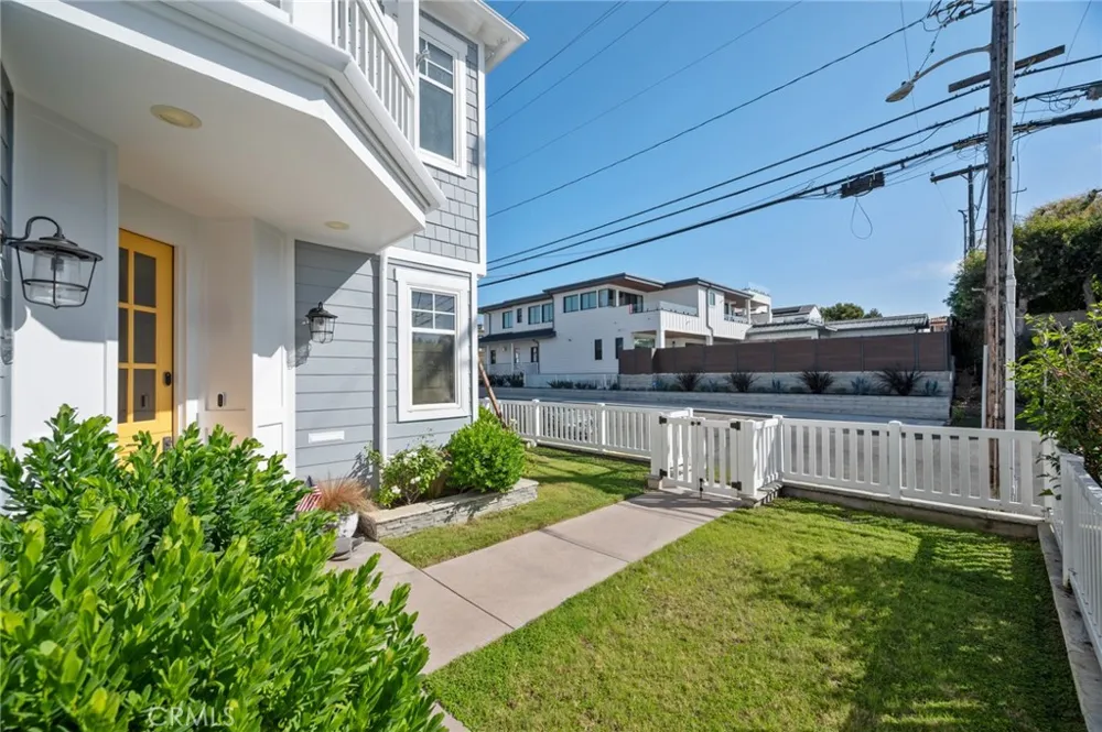 711 30th Hermosa Beach, CA 90254