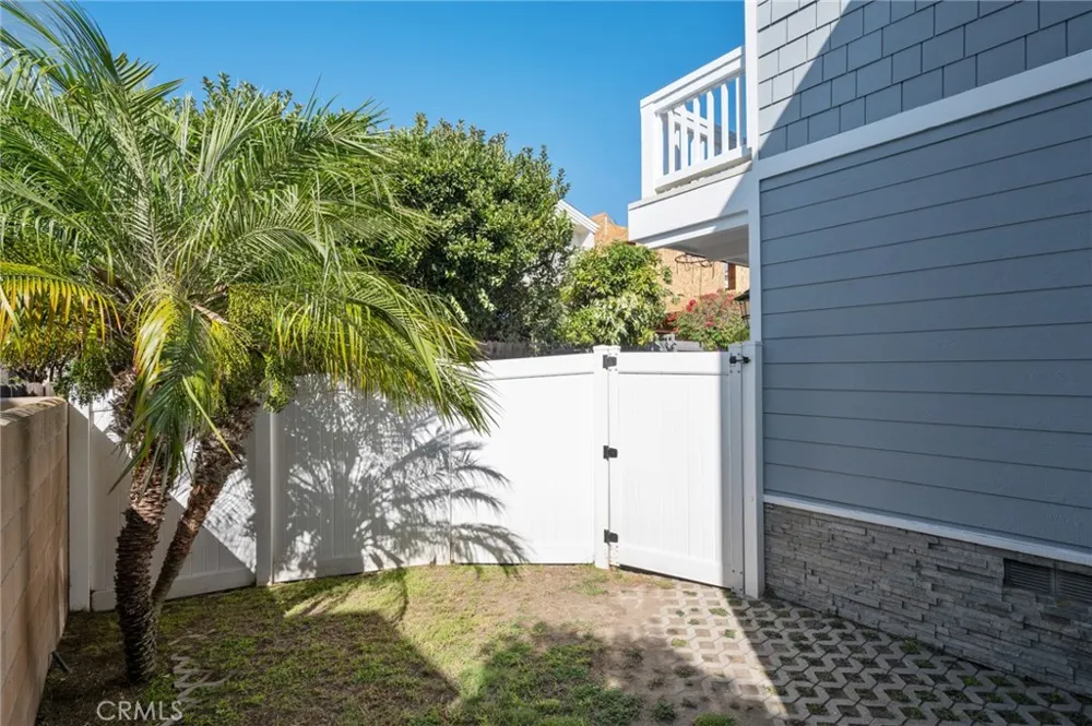 711 30th Hermosa Beach, CA 90254