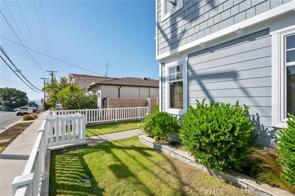 711 30th Hermosa Beach, CA 90254