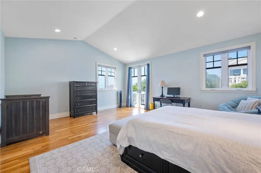 711 30th Hermosa Beach, CA 90254