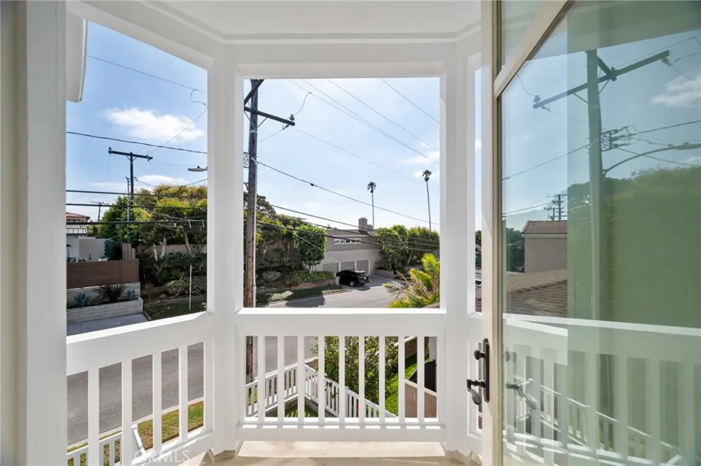 711 30th Hermosa Beach, CA 90254
