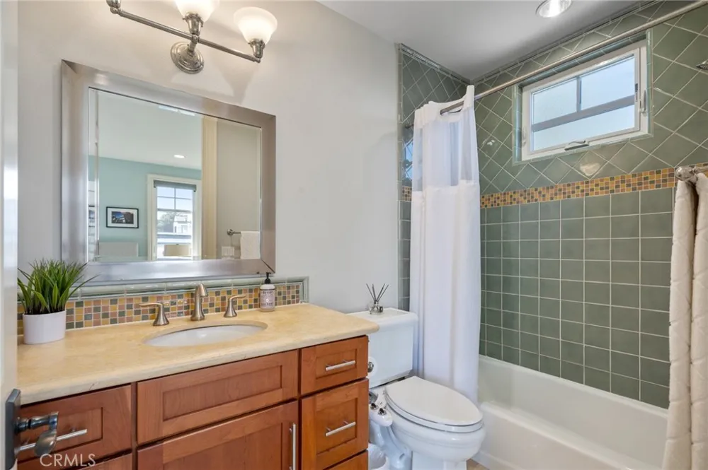 711 30th Hermosa Beach, CA 90254