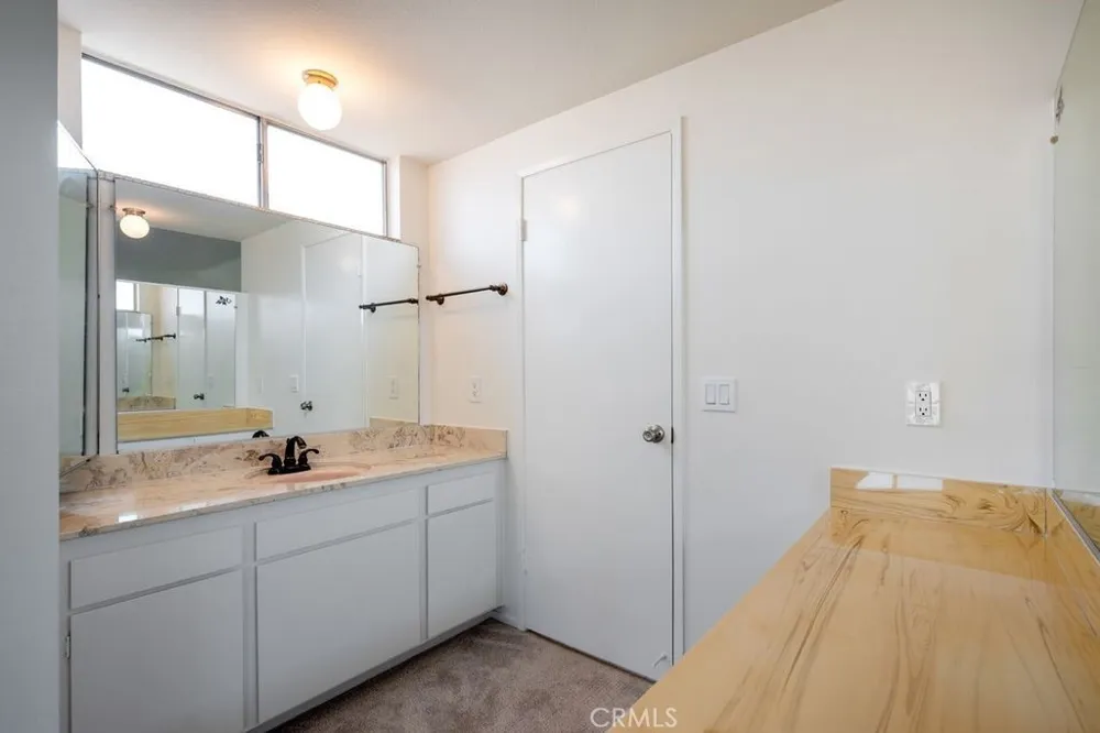 1151 Oakfair Harbor City, CA 90710