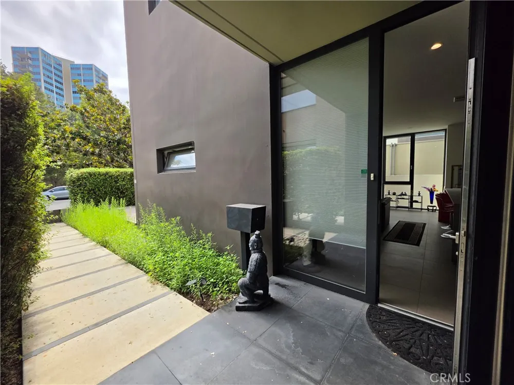 9 Temple Long Beach, CA 90803
