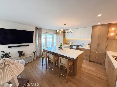 3302 Manhattan