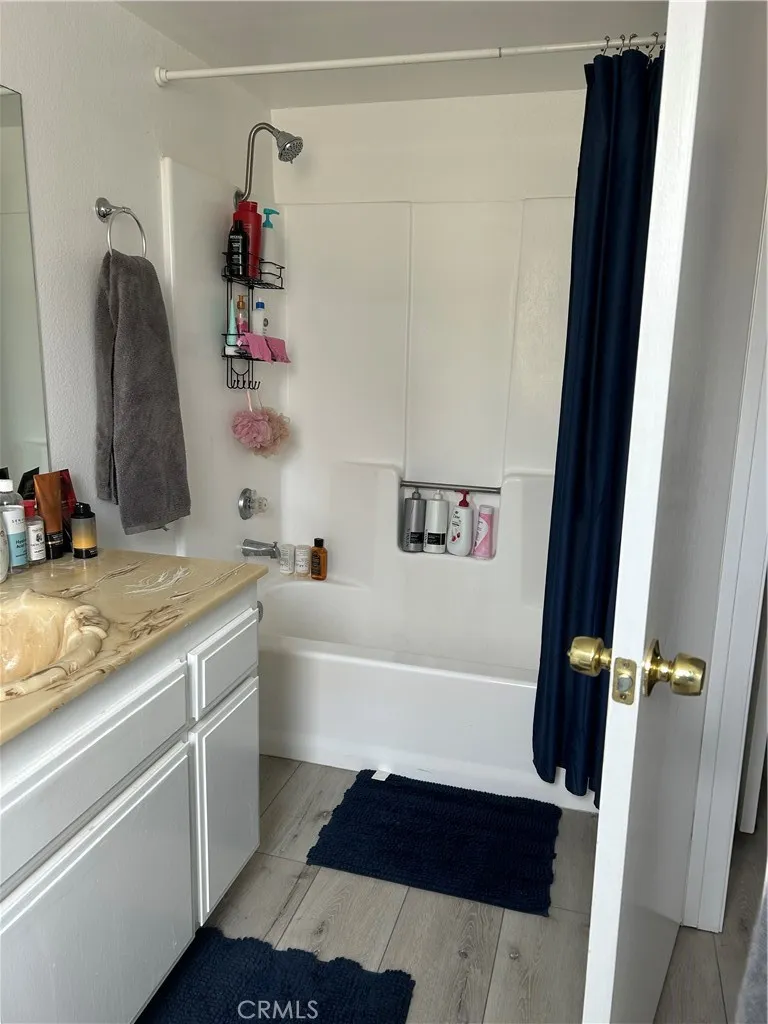 11300 Foothill Boulevard #19 Sylmar, CA 91342