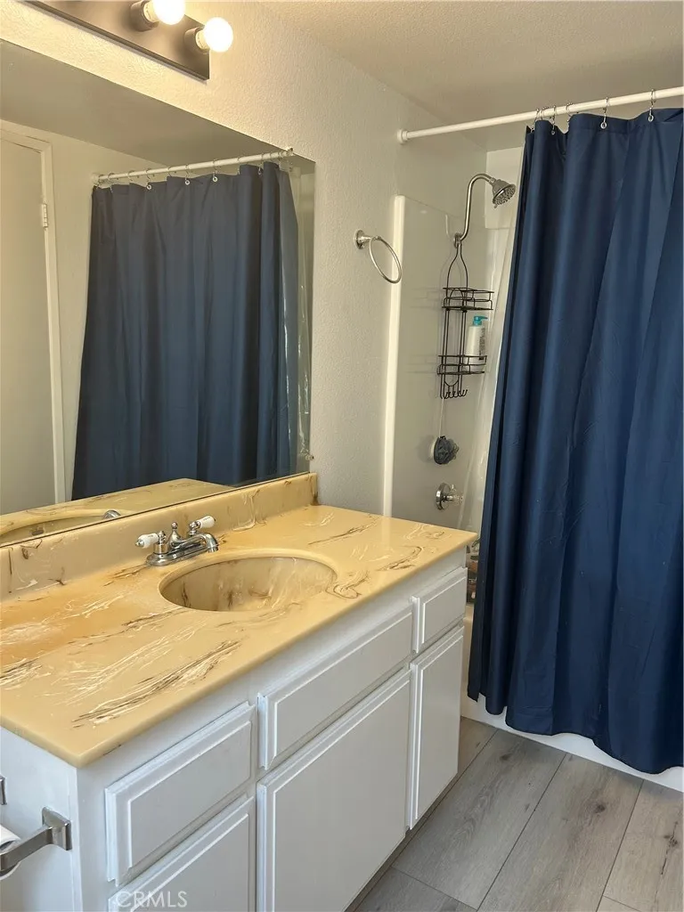 11300 Foothill Boulevard #19 Sylmar, CA 91342