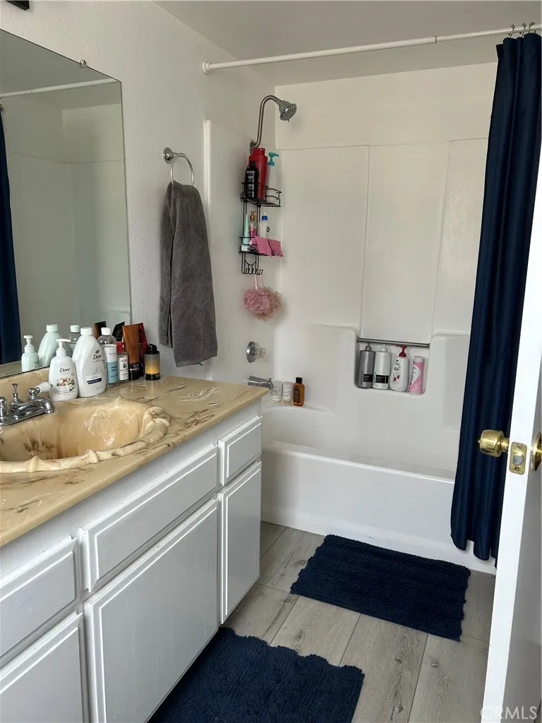 11300 Foothill Boulevard #19 Sylmar, CA 91342