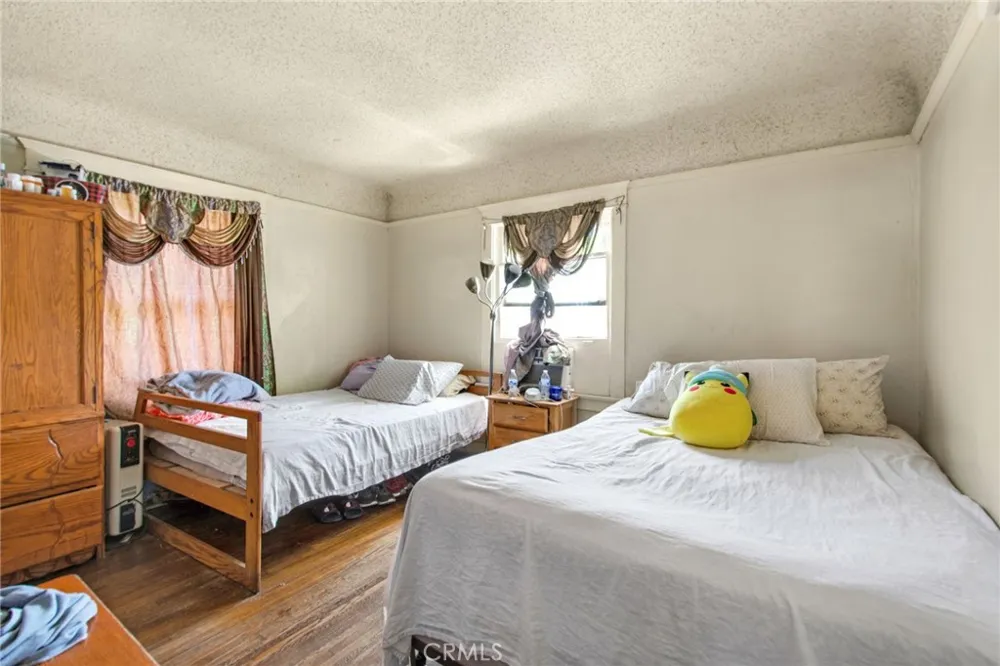 324 W 50th Los Angeles, CA 90037