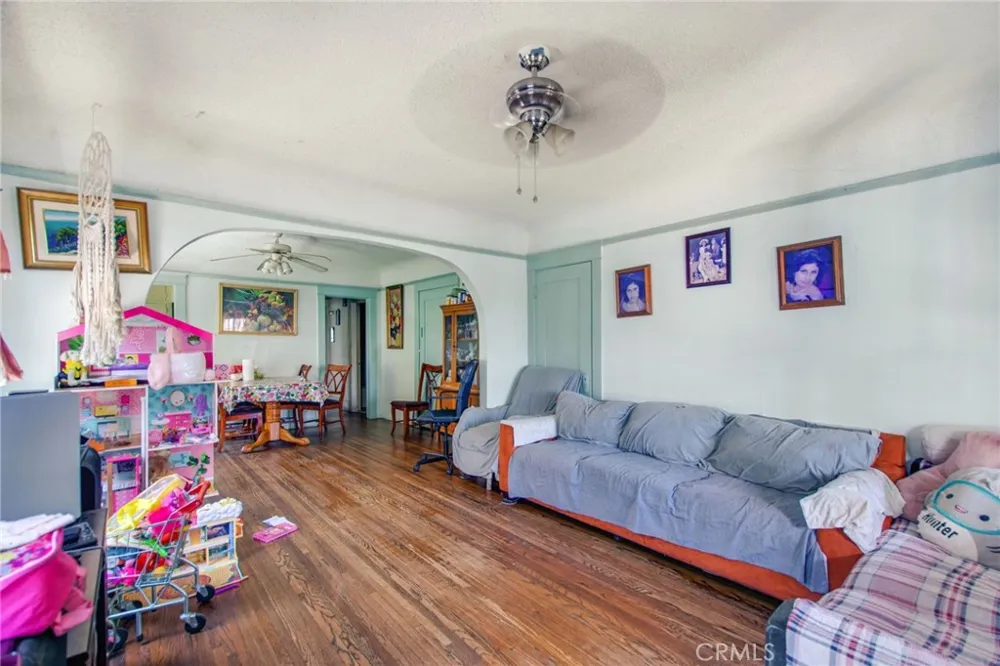 324 W 50th Los Angeles, CA 90037