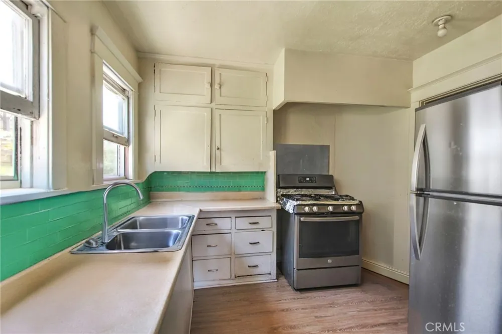 324 W 50th Los Angeles, CA 90037