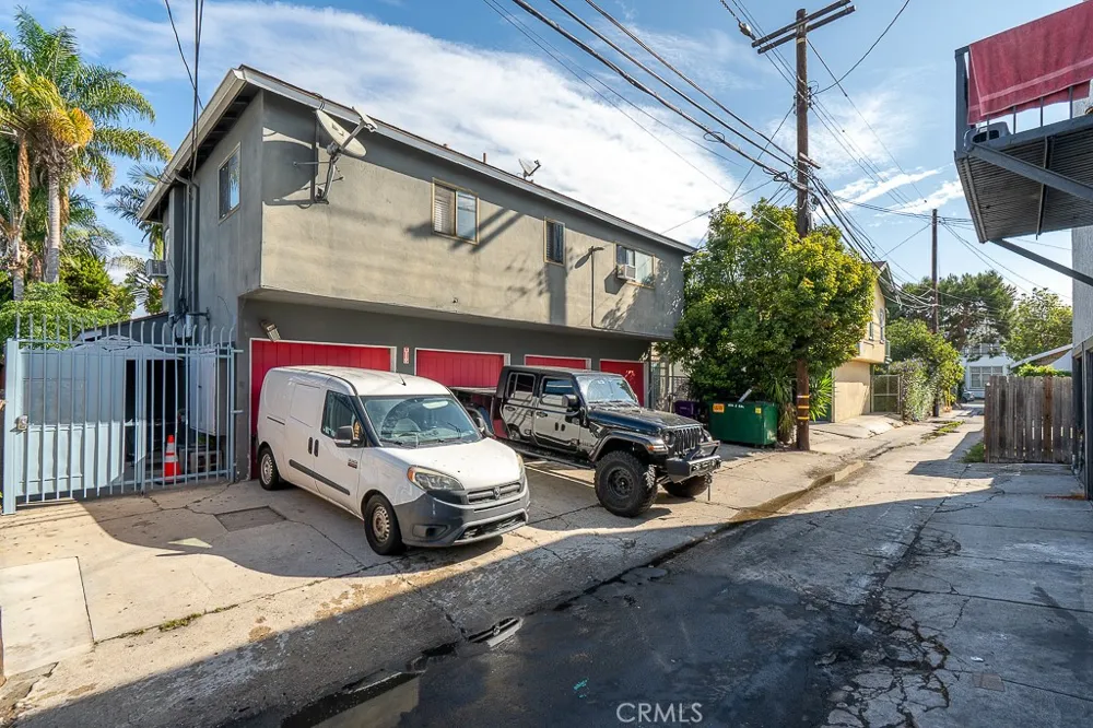 1056 E 6th Street Long Beach, CA 90802