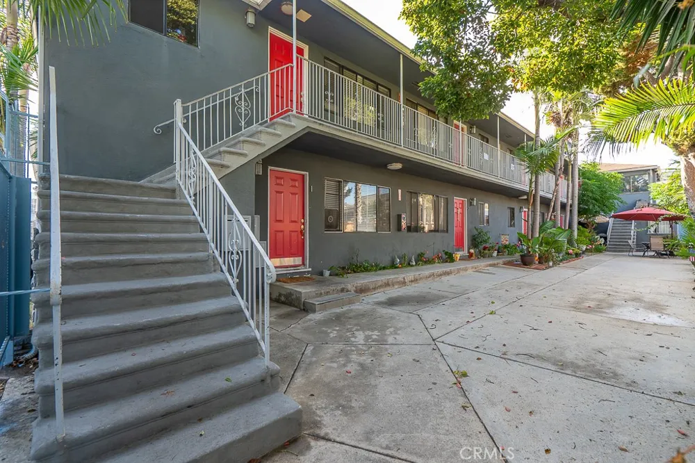 1056 E 6th Street Long Beach, CA 90802