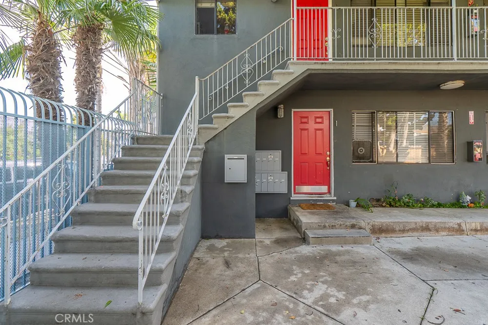 1056 E 6th Street Long Beach, CA 90802