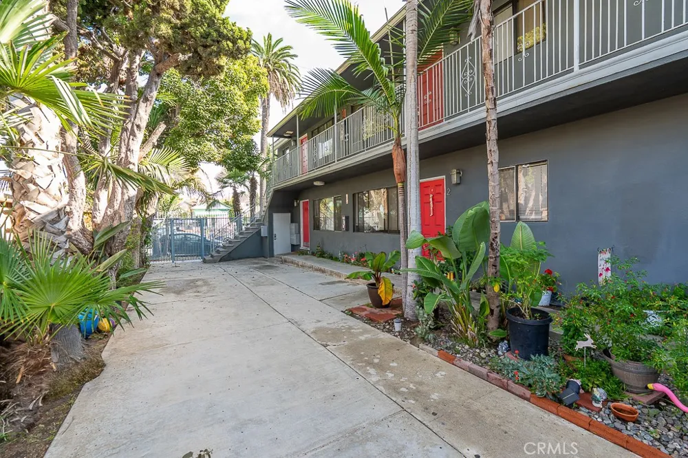 1056 E 6th Street Long Beach, CA 90802