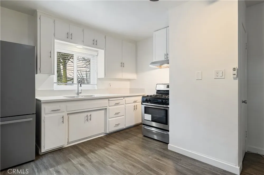 1056 E 6th Street Long Beach, CA 90802