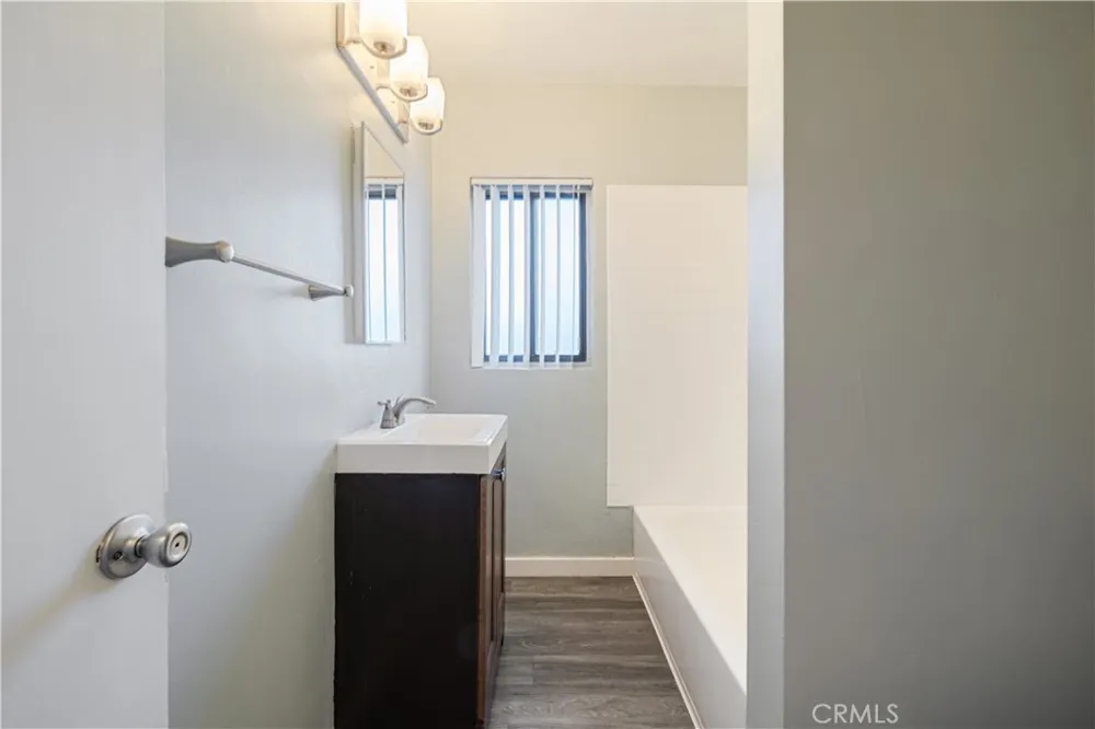 1056 E 6th Street Long Beach, CA 90802