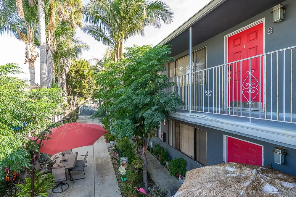 1056 E 6th Street Long Beach, CA 90802