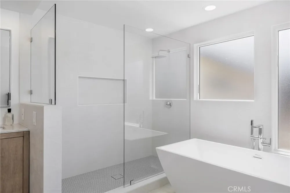 647 1st Place Hermosa Beach, CA 90254