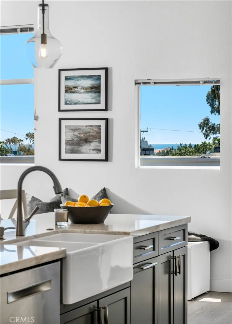 647 1st Place Hermosa Beach, CA 90254
