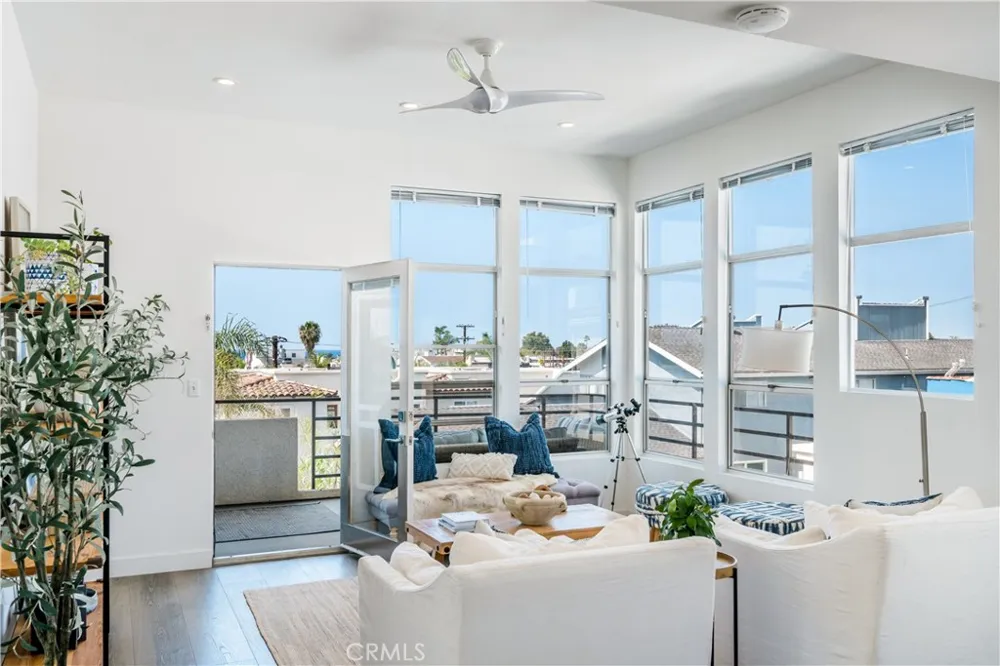 647 1st Place Hermosa Beach, CA 90254
