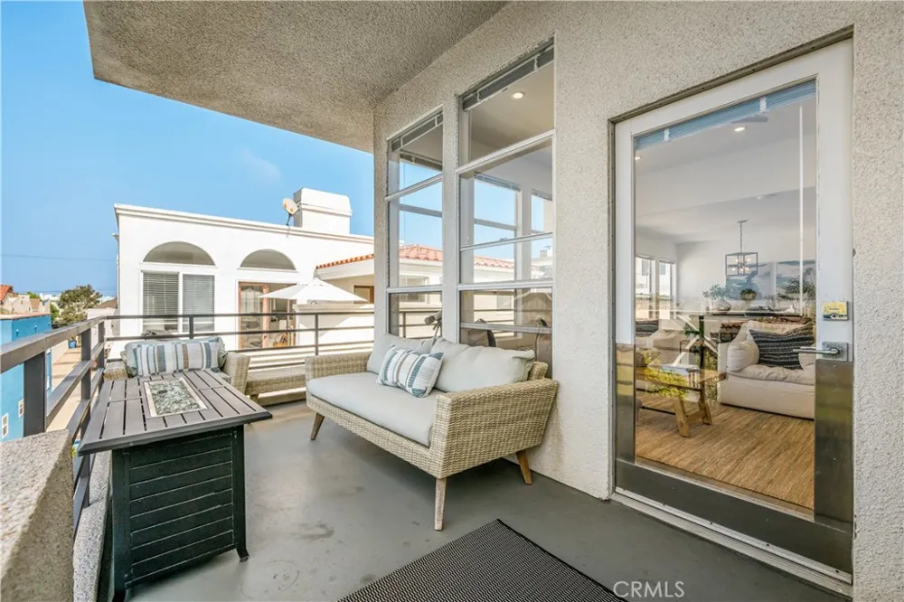 647 1st Place Hermosa Beach, CA 90254