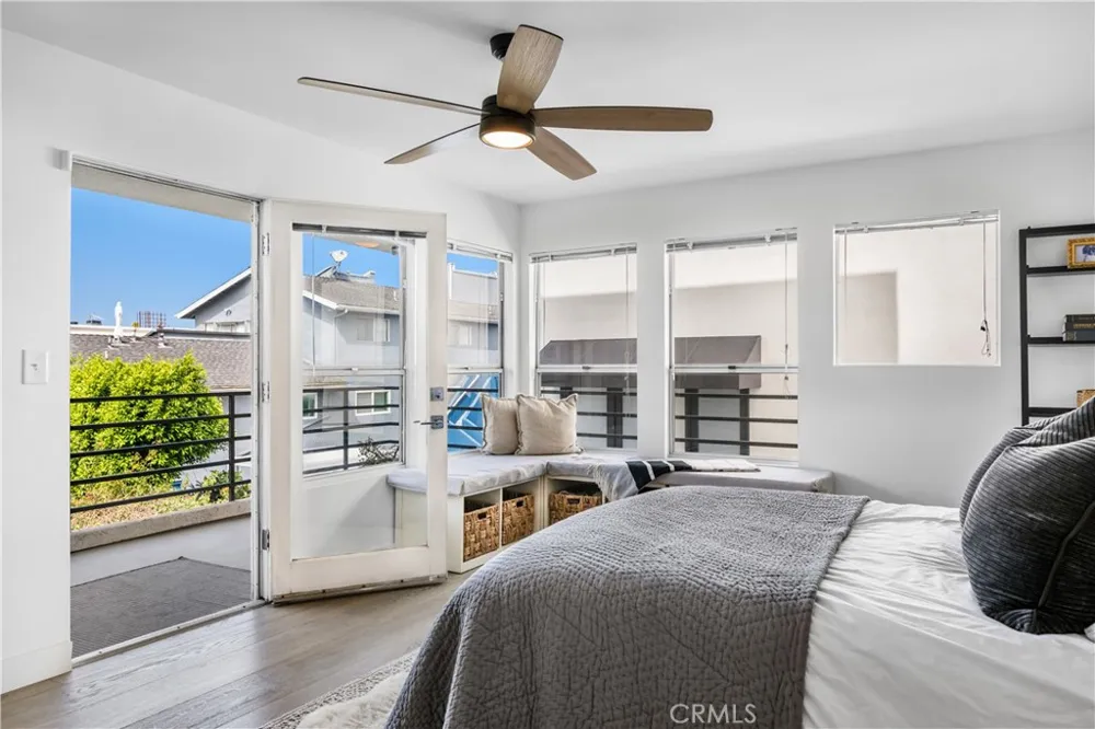 647 1st Place Hermosa Beach, CA 90254