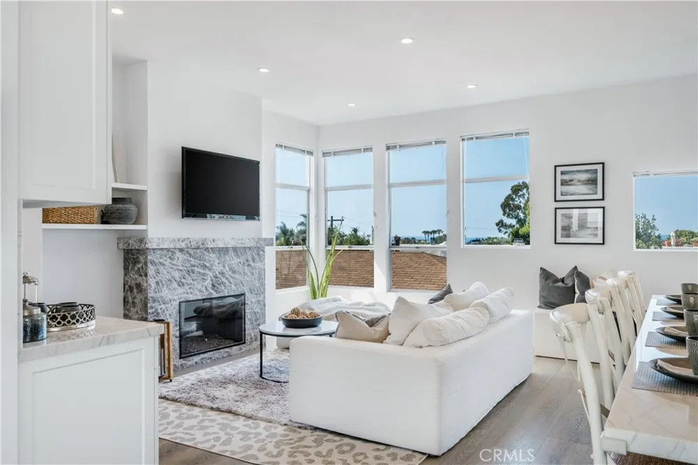 647 1st Place Hermosa Beach, CA 90254
